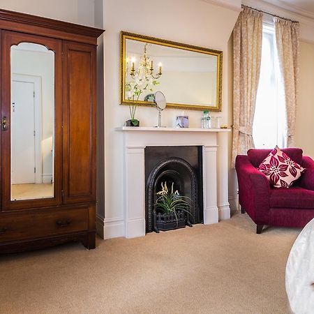 Villiers Lodge Surbiton ภายนอก รูปภาพ