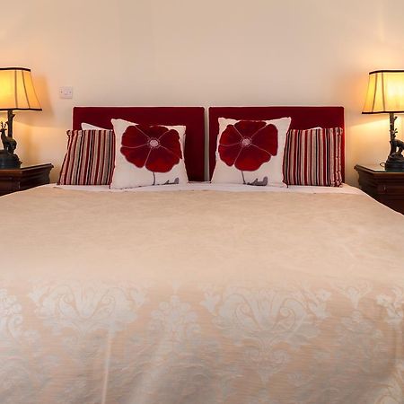 Villiers Lodge Surbiton ภายนอก รูปภาพ