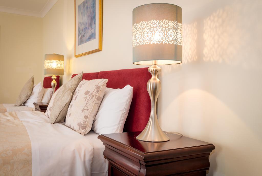 Villiers Lodge Surbiton ภายนอก รูปภาพ