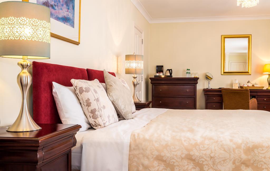 Villiers Lodge Surbiton ภายนอก รูปภาพ