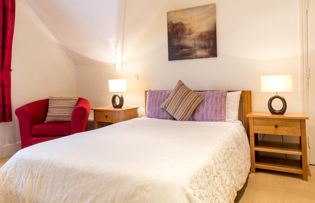 Villiers Lodge Surbiton ภายนอก รูปภาพ