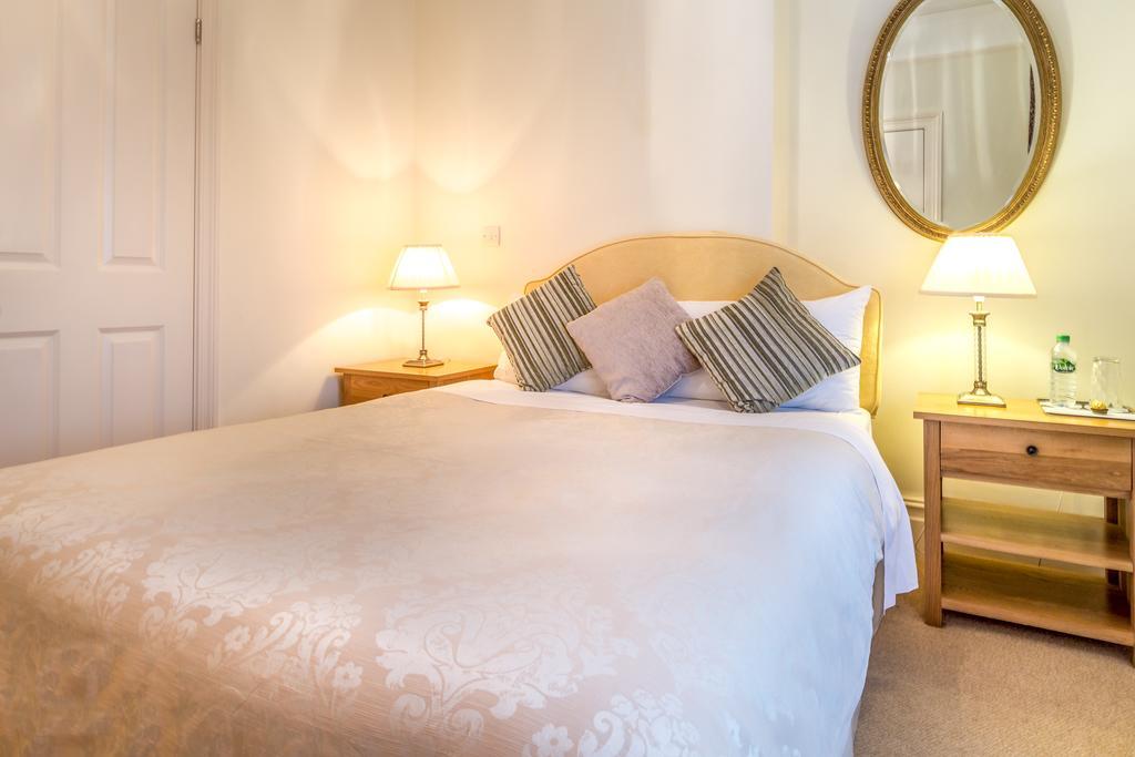 Villiers Lodge Surbiton ภายนอก รูปภาพ