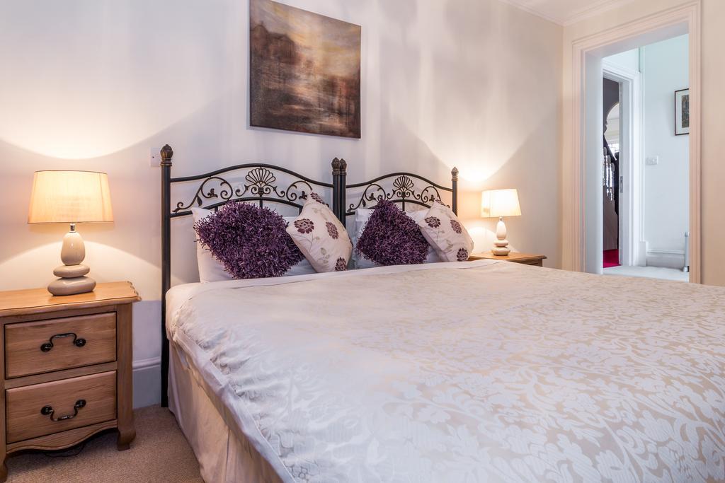 Villiers Lodge Surbiton ภายนอก รูปภาพ